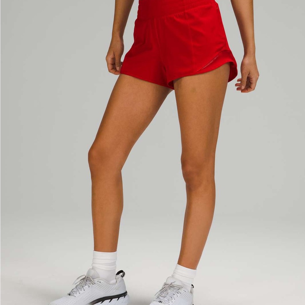 Lululemon Hotty Hot Short 2.5
